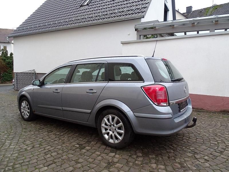 Gebraucht Opel Astra 105 PS (77 kW) 2005 Silber Kombi