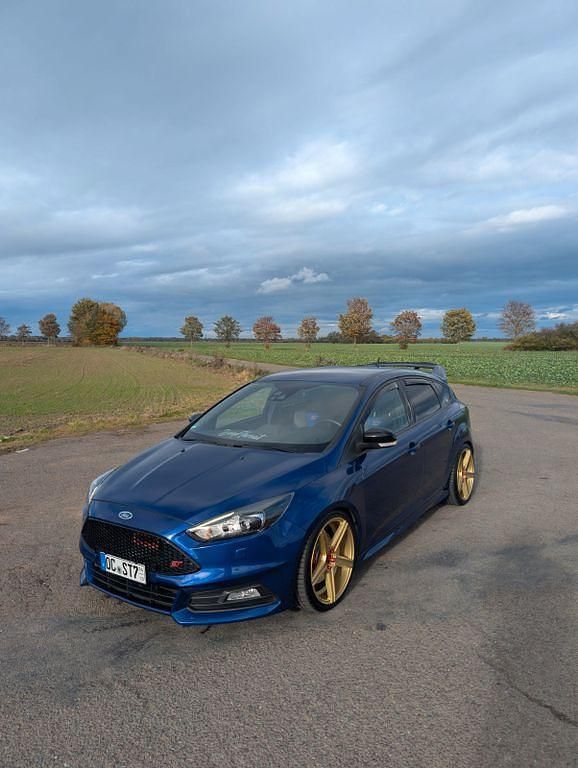 Gebraucht Ford Focus ST 250 PS (183 kW) 2016 Blau Limousine