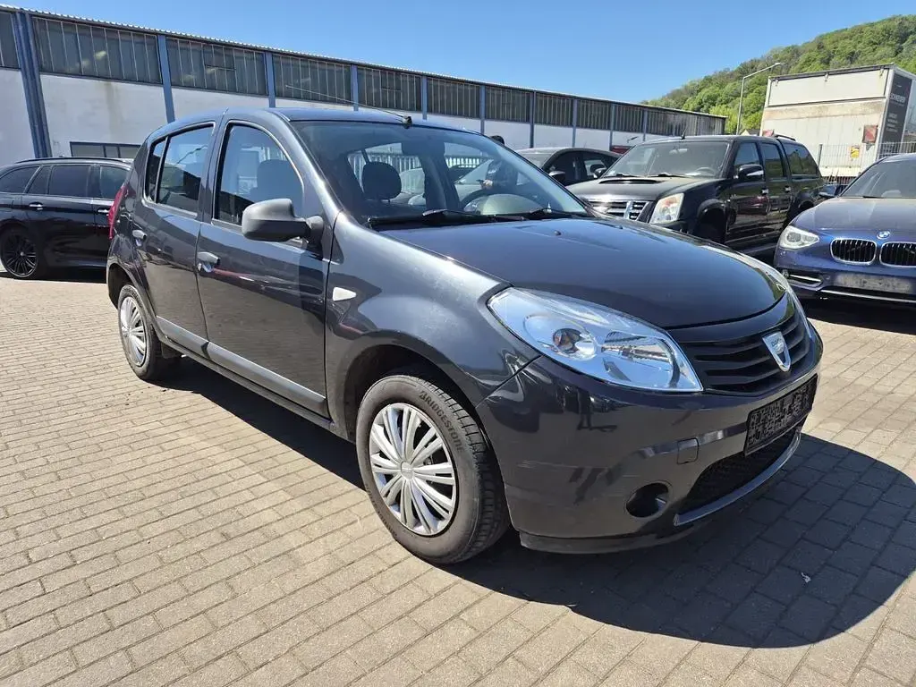 Gebraucht Dacia Sandero Lauréate 75 PS (55 kW) 2011 Grau Limousine