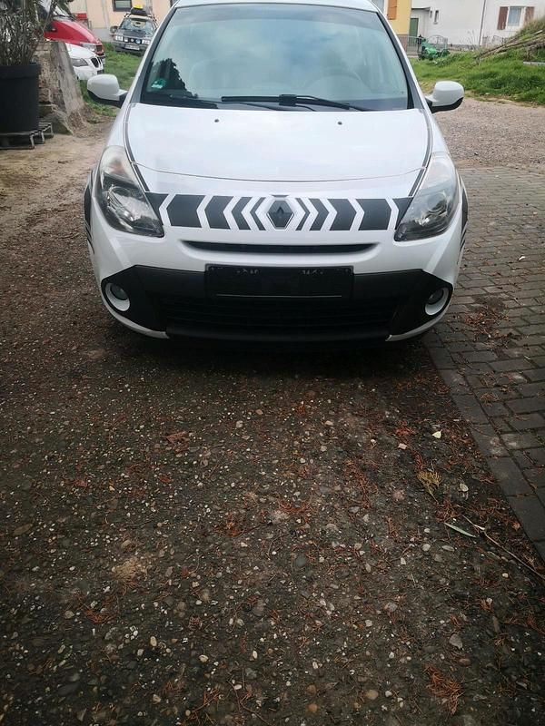 Gebraucht Renault Clio II 75 PS (55 kW) 2009 Weiß Kleinwagen