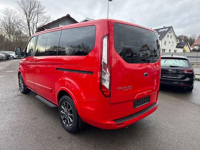 Gebraucht Ford Tourneo Titanium X 185 PS (136 kW) 2021 Rot Van / Kleinbus