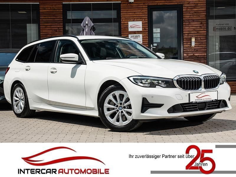 Gebraucht BMW 330 Advantage 265 PS (194 kW) 2020 Alpinweiss iii Kombi