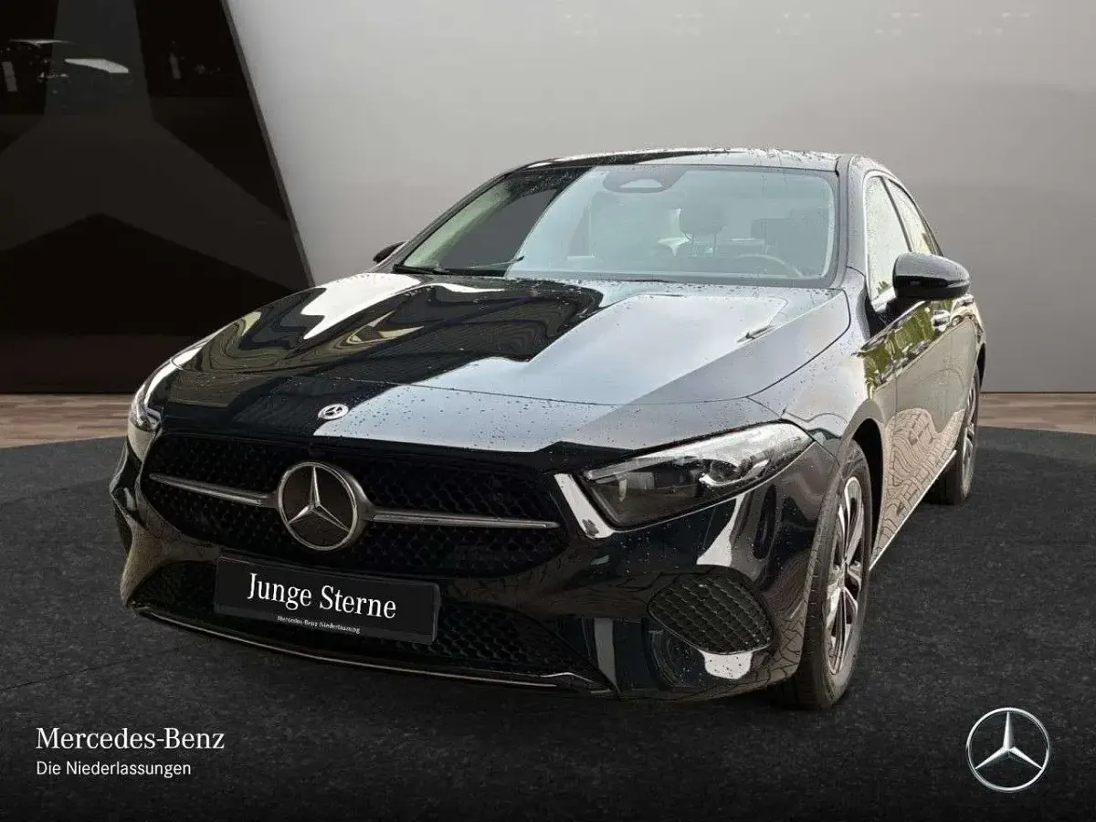 Gebraucht Mercedes A180 Progressive 136 PS (100 kW) 2024 Kosmosschwarz Limousine
