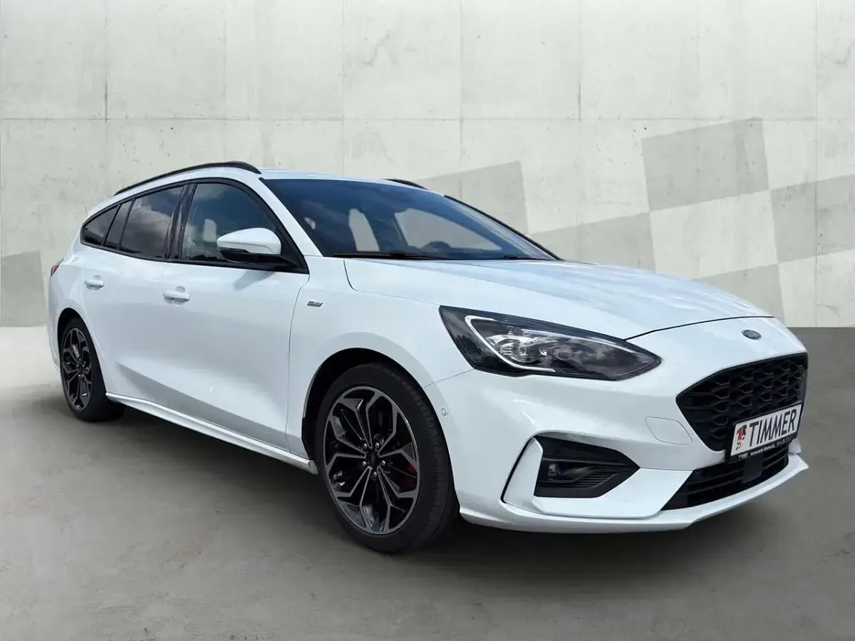 Gebraucht Ford Focus ST-Line 150 PS (110 kW) 2020 Frostweiß Kombi