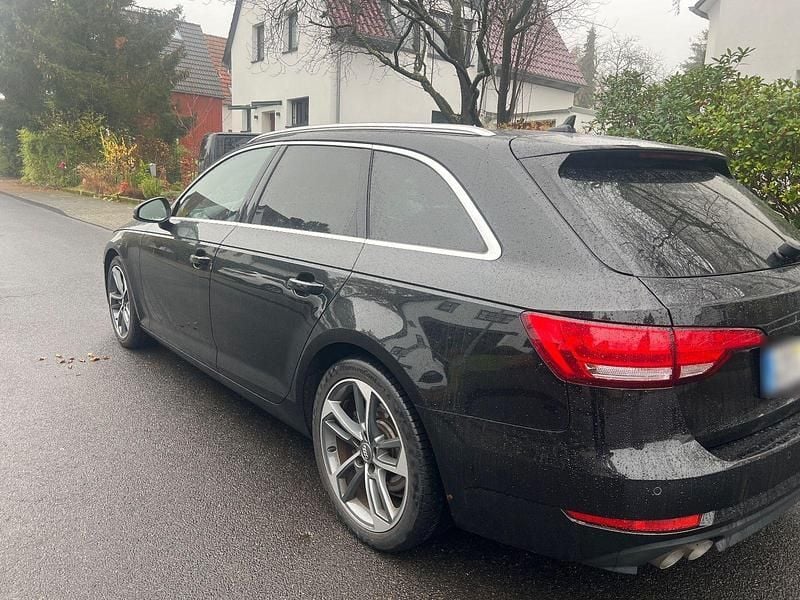 Gebraucht Audi A4 Ambiente 190 PS (139 kW) 2018 Schwarz Kombi