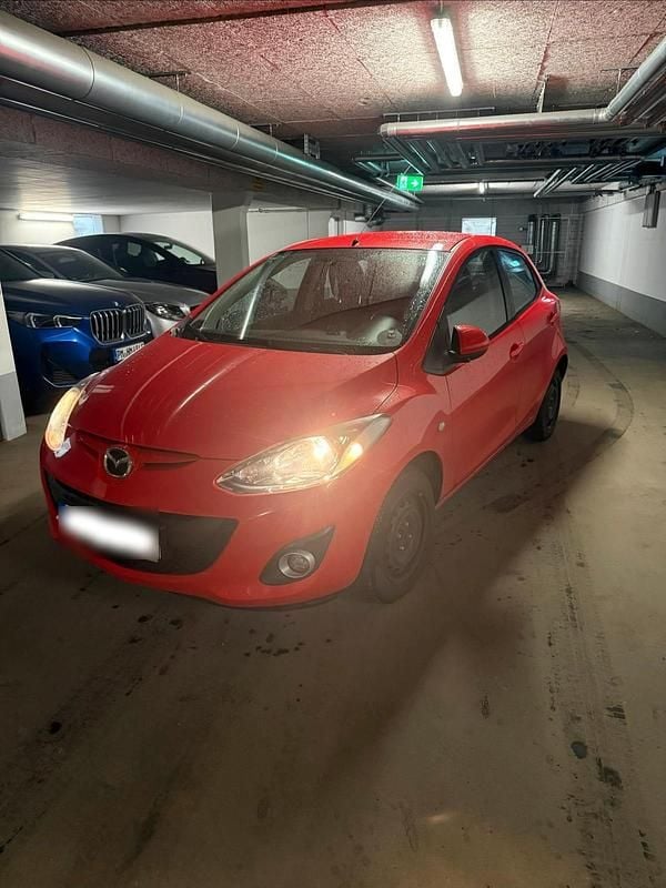 Gebraucht Mazda 2 75 PS (55 kW) 2013 Rot Kleinwagen