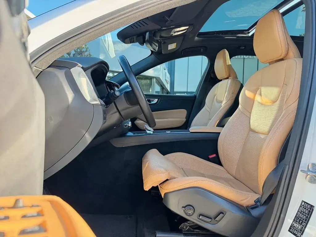 Gebraucht Volvo XC60 Plus 349 PS (256 kW) 2023 Weiß SUV