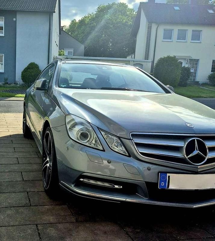 Andere farben Gebraucht 2011 Mercedes E250 Elegance Coupé | 10.200 € (Fairer Preis) - Bild 1/4