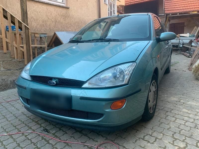 Second-hand Ford Focus 100 CP (73 kW) 2001 Verde Hatchback