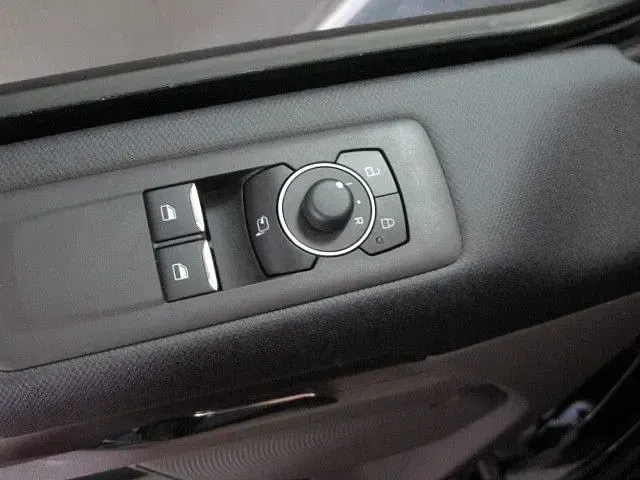 Gebraucht Ford Tourneo Titanium 150 PS (110 kW) 2024 Schwarz Van / Kleinbus