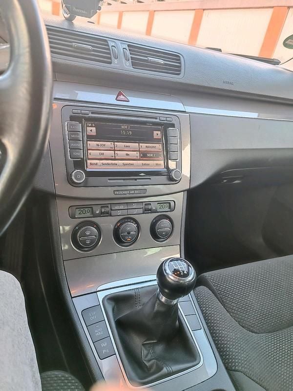 Gebraucht VW Passat 105 PS (77 kW) 2008 Schwarz Kombi