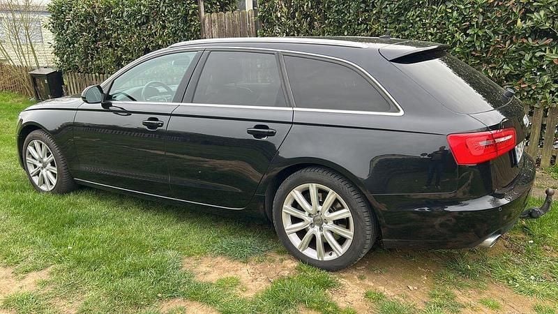 Gebraucht Audi A6 Ambiente 245 PS (180 kW) 2014 Schwarz Kombi