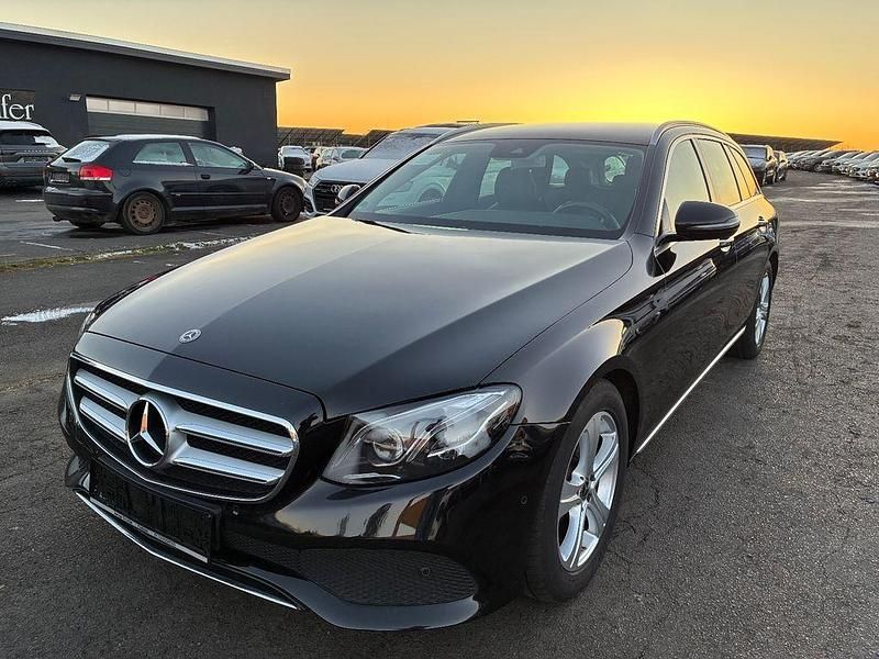 Gebraucht Mercedes E200 Avantgarde 184 PS (135 kW) 2017 Schwarz Limousine