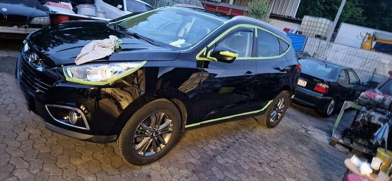 Schwarz Gebraucht 2014 Hyundai ix35 Edition SUV | 13.500 € - Bild 1/4