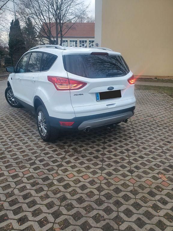Gebraucht Ford Kuga Titanium 140 PS (102 kW) 2014 Weiß SUV
