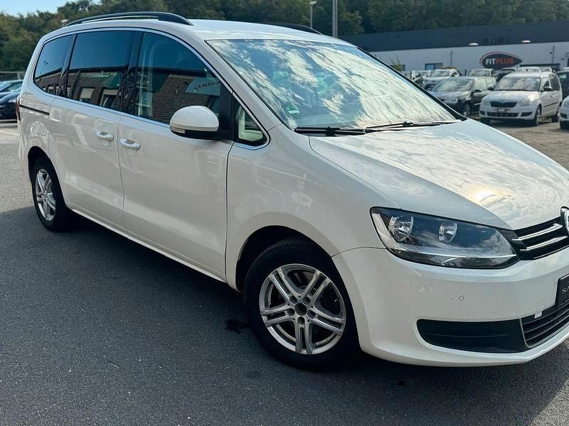 Weiß Gebraucht 2015 VW Sharan Comfortline Van / Kleinbus | 9.900 € (Superpreis) - Bild 1/4
