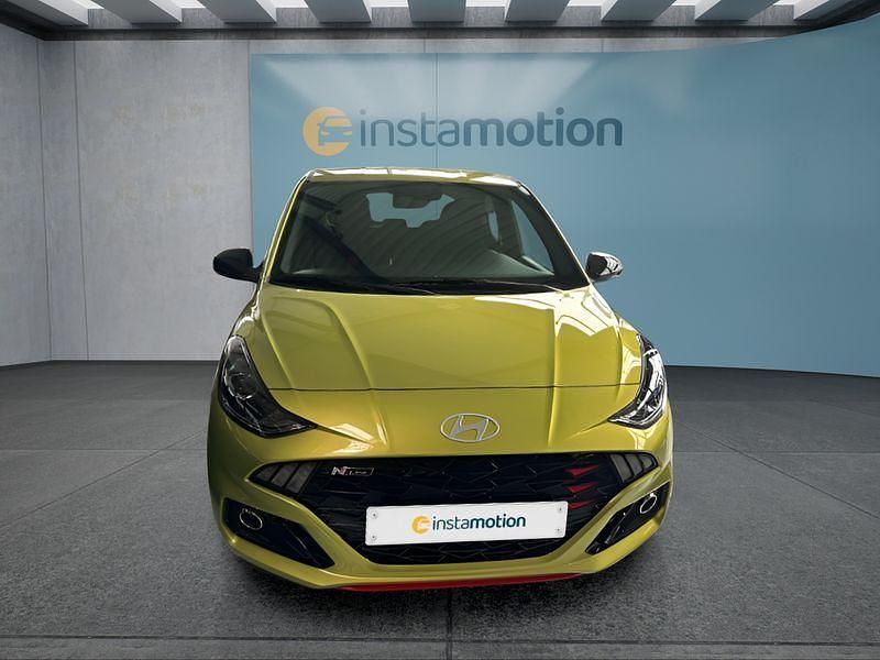 Neu Hyundai i10 90 PS (66 kW) 2025 Gelb Kleinwagen