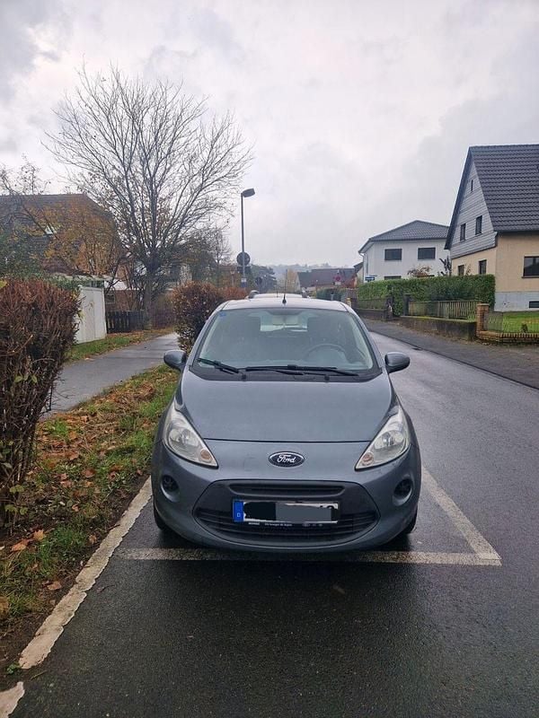 Grau Gebraucht 2012 Ford Ka Kleinwagen | 2.300 € (Guter Preis) - Bild 1/4