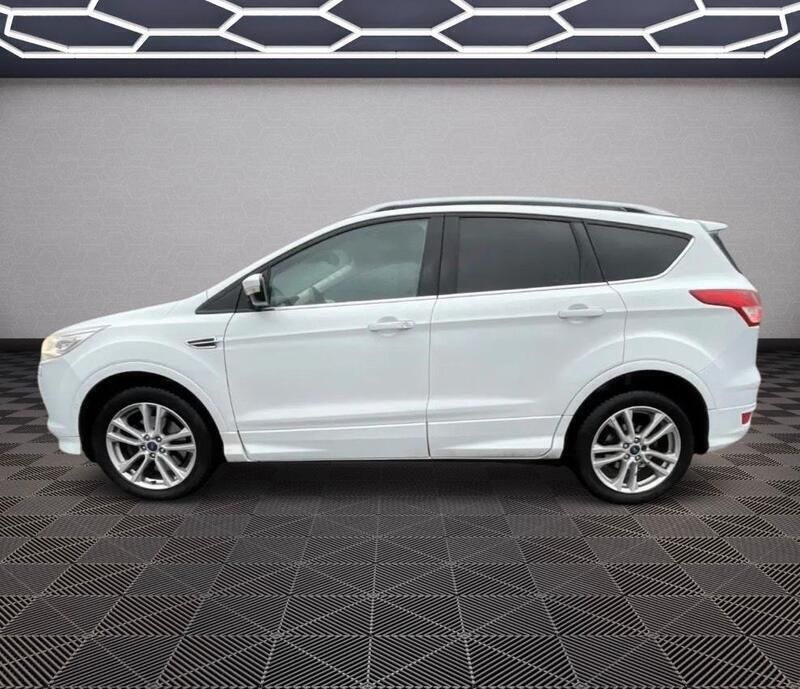 Weiß Gebraucht 2015 Ford Kuga Individual SUV | 9.490 € (Guter Preis) - Bild 1/4