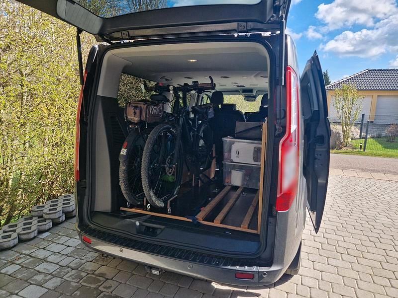 Usata Ford Tourneo 131 CV (96 kW) 2021 Grigio Monovolume
