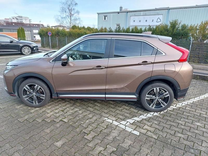 Braun Gebraucht 2018 Mitsubishi Eclipse Cross Top SUV | 13.999 € (Guter Preis) - Bild 1/4