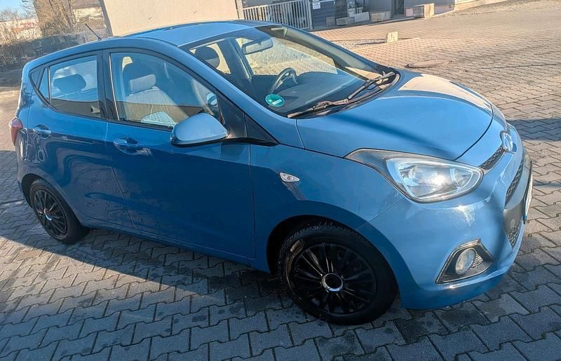 Gebraucht Hyundai i10 87 PS (63 kW) 2014 Blau Kleinwagen