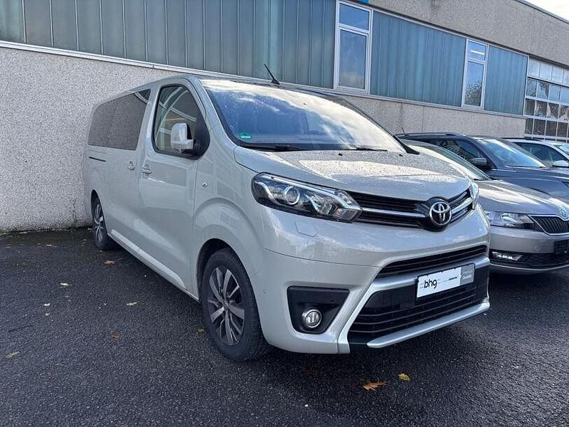 Grau Gebraucht 2020 Toyota Proace Verso Executive Kombi | 34.530 € (Etwas zu teuer) - Bild 1/1
