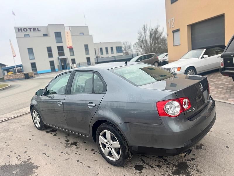 Gebraucht VW Jetta Comfortline 140 PS (102 kW) 2008 Grau Limousine