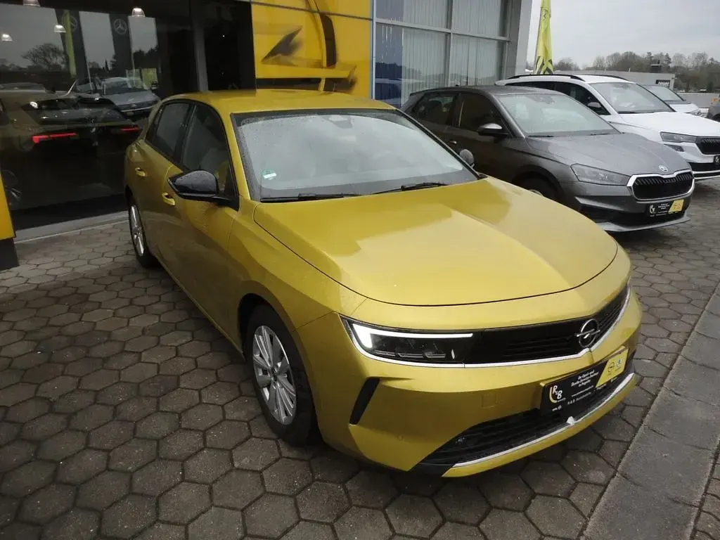 Gebraucht Opel Astra Edition 110 PS (80 kW) 2022 Gelb Limousine