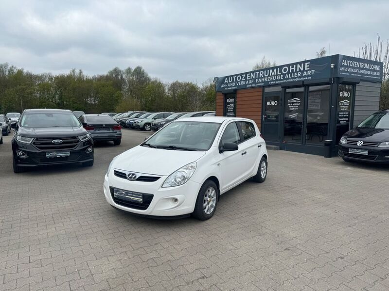 Weiß Gebraucht 2012 Hyundai i20 Classic Limousine | 4.990 € (Fairer Preis) - Bild 1/4