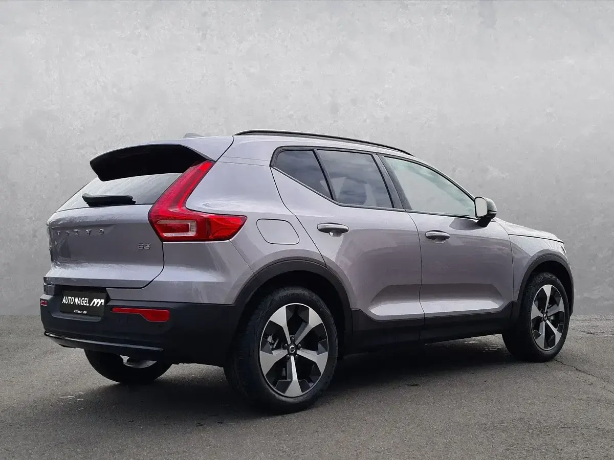 Nouă Volvo XC40 Plus 163 CP (119 kW) 2026 Argintiu SUV