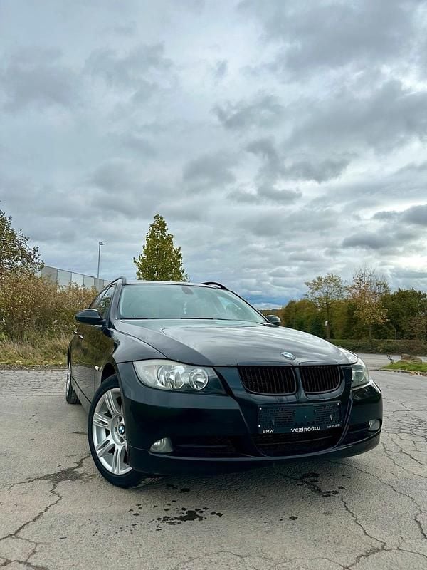 Gebraucht BMW 320 163 PS (119 kW) 2007 Schwarz Kombi