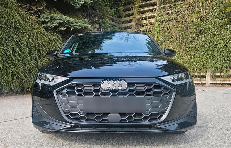 Second-hand Audi A3 S-Line 150 CP (110 kW) 2024 Berlinǎ