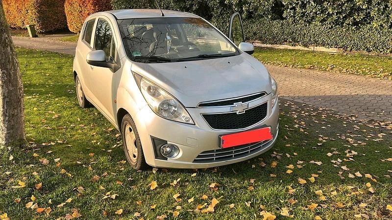 Silber Gebraucht 2010 Chevrolet Spark Kleinwagen | 1.700 € (Fairer Preis) - Bild 1/4