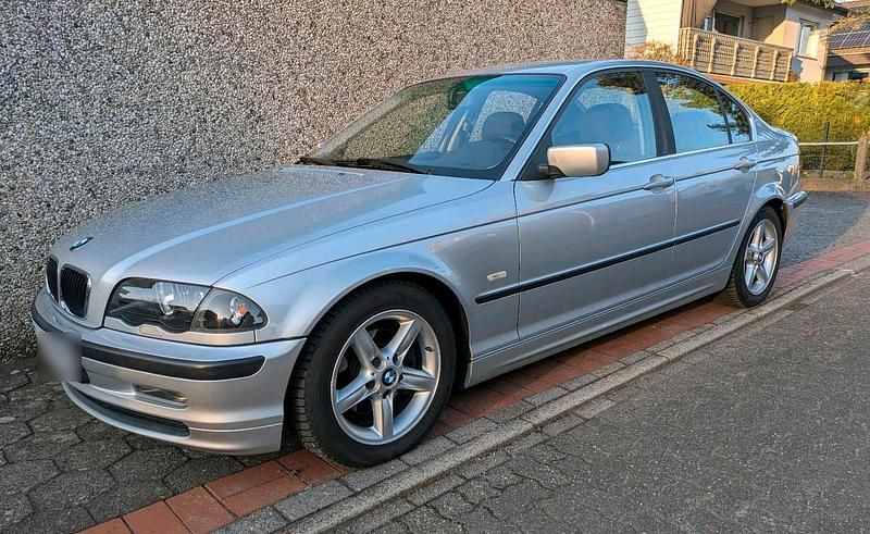 Gebraucht BMW 320 150 PS (110 kW) 1999 Silber Limousine