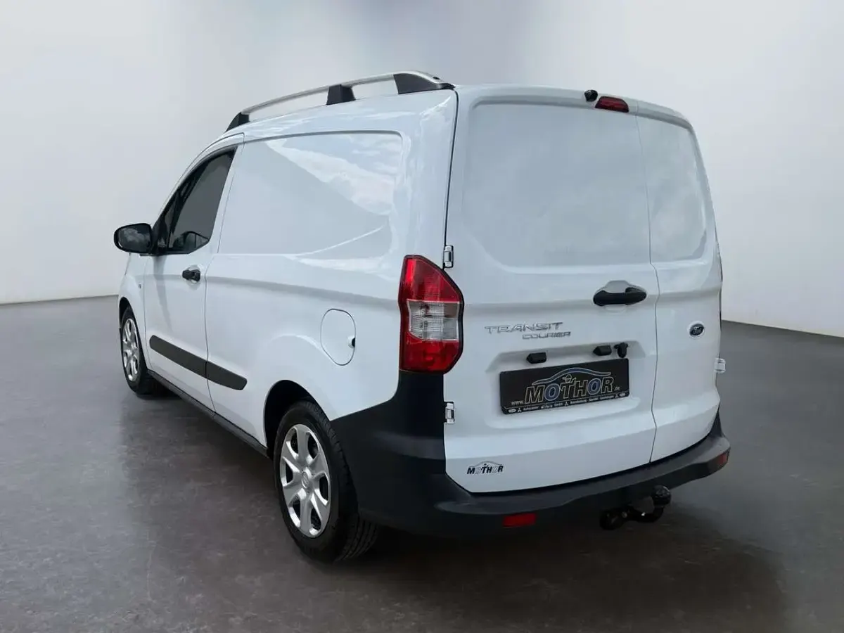 Gebraucht Ford Transit Trend 101 PS (74 kW) 2022 Frostweiß Van / Kleinbus
