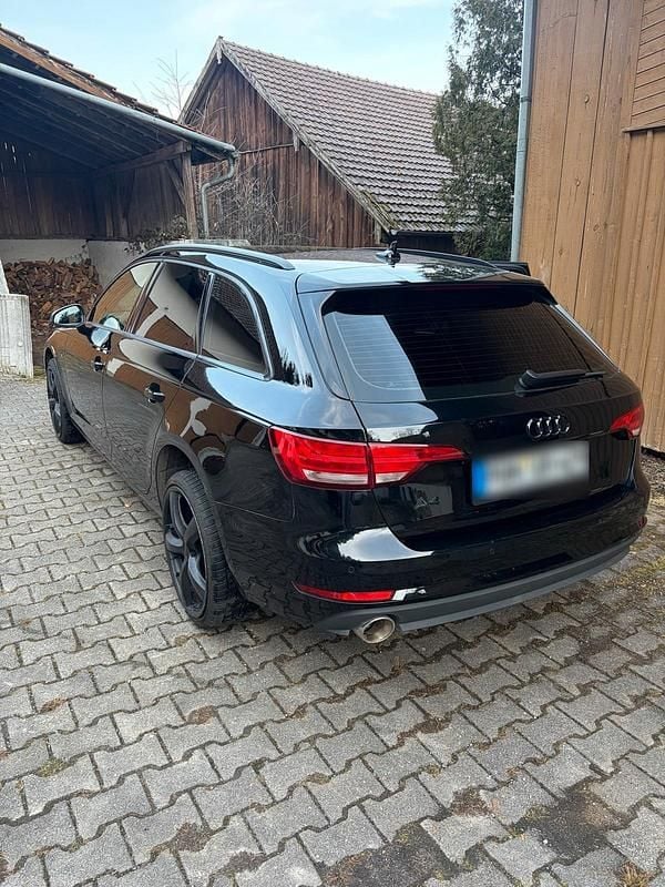 Gebraucht Audi A4 150 PS (110 kW) 2018 Schwarz Kombi