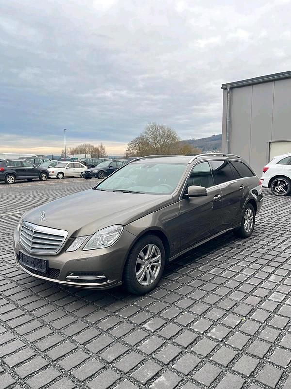 Gebraucht Mercedes E300 230 PS (169 kW) 2012 Braun Kombi