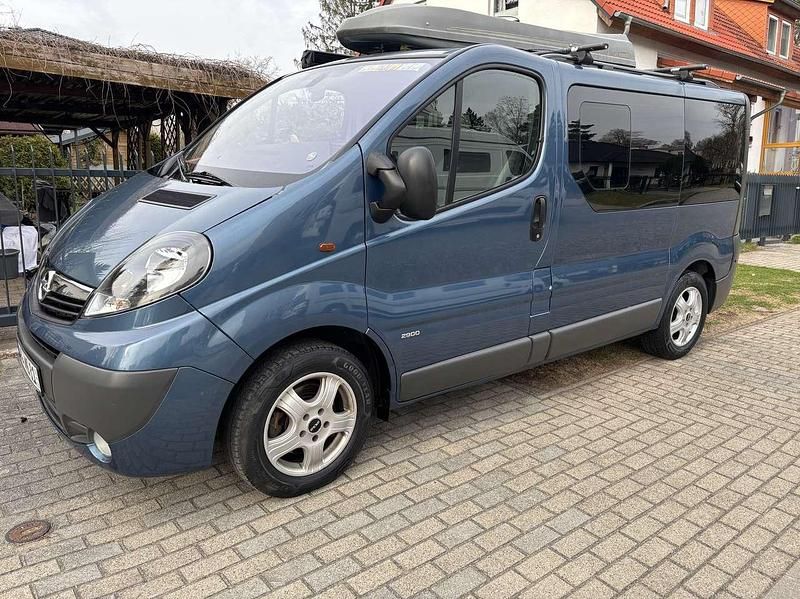 Używany Opel Vivaro 114 KM (83 kW) 2011 Niebieski Minivan