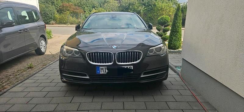 Braun Gebraucht 2017 BMW 520 Kombi | 17.500 € (Etwas zu teuer) - Bild 1/4