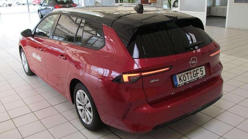 Gebraucht Opel Astra Elegance 110 PS (80 kW) 2023 Lackierung peperoncino red/typ Kombi