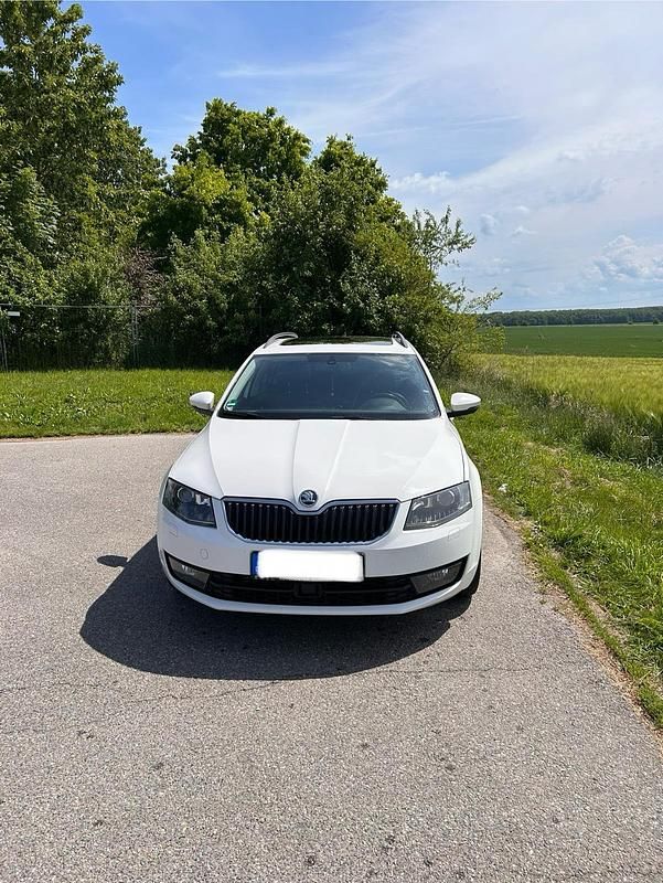 Gebraucht Skoda Octavia 105 PS (77 kW) 2014 Weiß Kleinwagen