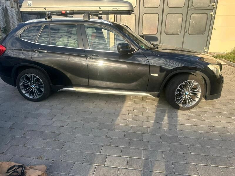 Schwarz Gebraucht 2010 BMW X1 SUV | 7.700 € - Bild 1/4