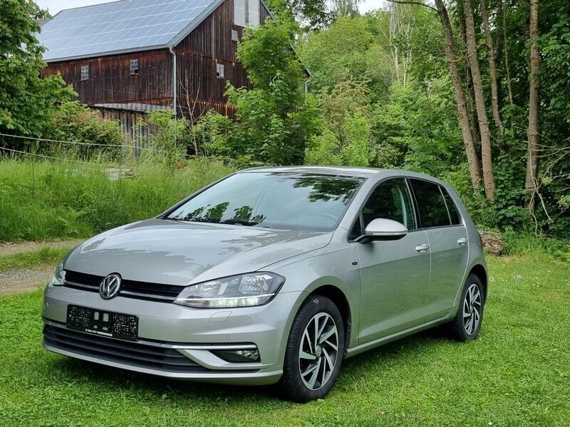 Silber Gebraucht 2019 VW Golf VII Comfortline Limousine | 13.989 € (Fairer Preis) - Bild 1/4