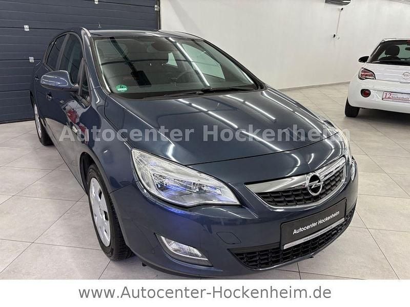 Blau Gebraucht 2010 Opel Astra Edition Limousine | 2.900 € (Guter Preis) - Bild 1/4