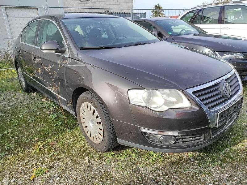 Gebraucht VW Passat Comfortline 140 PS (102 kW) 2007 Moccaanthrazit Limousine