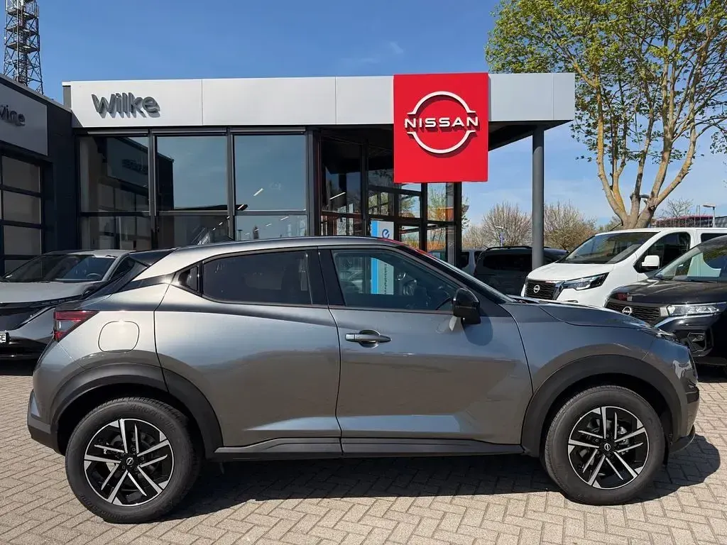 Neu Nissan Juke N-Connecta 114 PS (83 kW) 2026 Dark grey SUV