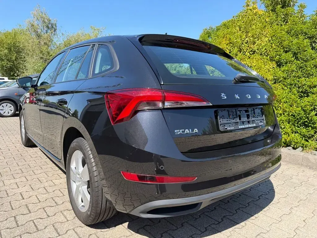 Gebraucht Skoda Scala Active 95 PS (69 kW) 2019 Schwarz Kleinwagen
