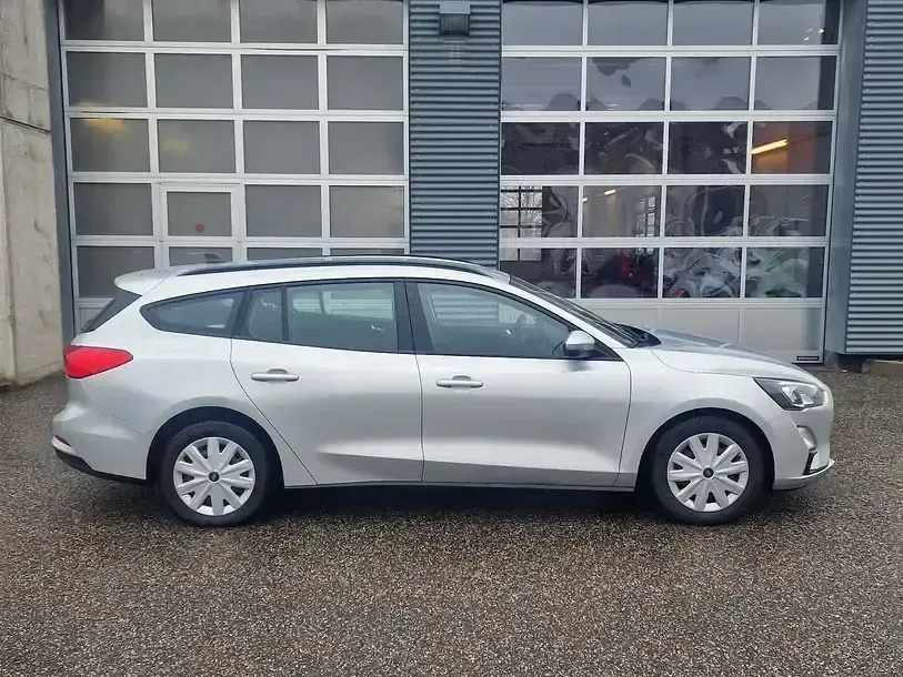 Używany Ford Focus Trend 101 KM (74 kW) 2021 Srebrny Kombi