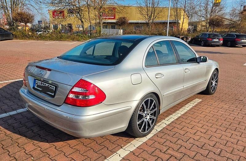 Gebraucht Mercedes E240 Classic 177 PS (130 kW) 2002 Silber Limousine